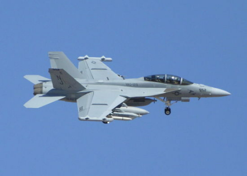 EA-18G��������ӑ�(zh��n)�C����(j��ng)���ݑ��Г����^F-22