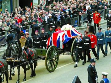 4��17������Ӣ��(gu��)�׶����أ��ʼ��T���ڱ��(du��)�o(h��)�����Р����˵��`��ǰ��ʥ���_������� ���A��/·͸