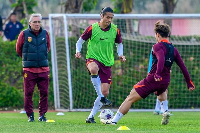 中國國家男子足球隊(duì)在?？诩?xùn)