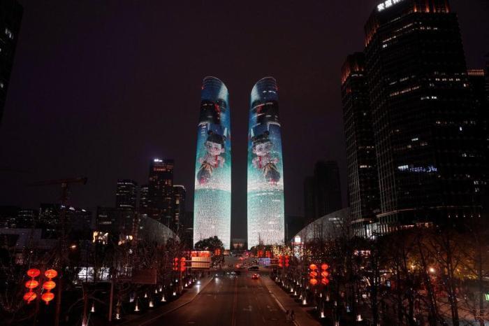 成都點亮地標(biāo) 慶?！赌倪钢[?！房偲狈客黄?00億元