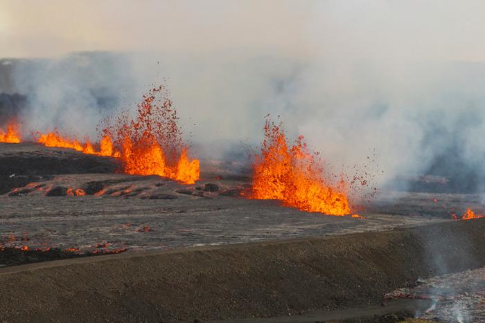 冰島雷恰角半島再次發(fā)生火山噴發(fā)