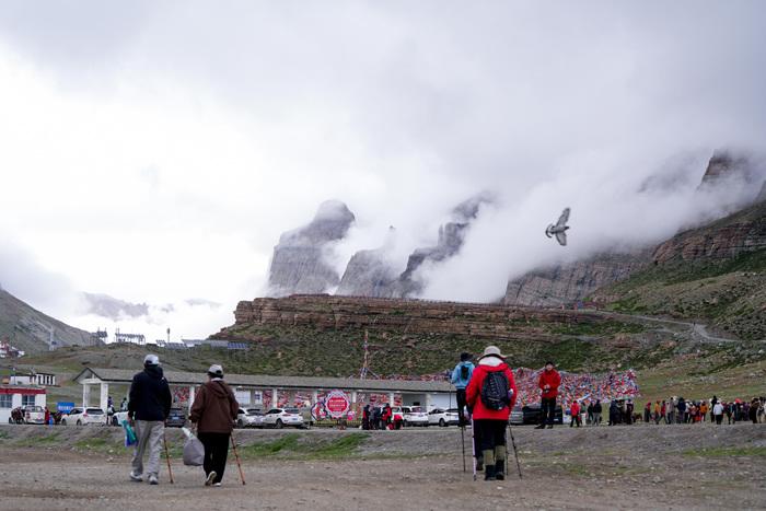 岡仁波齊轉山徒步催熱文旅產業(yè)