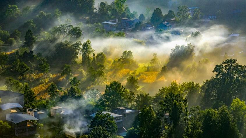 重慶酉陽日出鄉(xiāng)村縹緲如畫