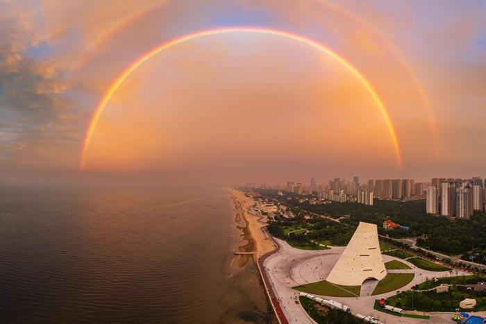 山東煙臺(tái)天空現(xiàn)雙彩虹景觀
