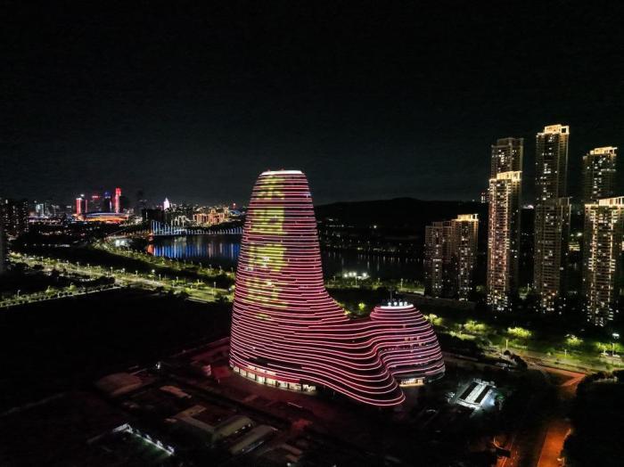 廣西南寧高樓、地標(biāo)“點(diǎn)燈”迎東博