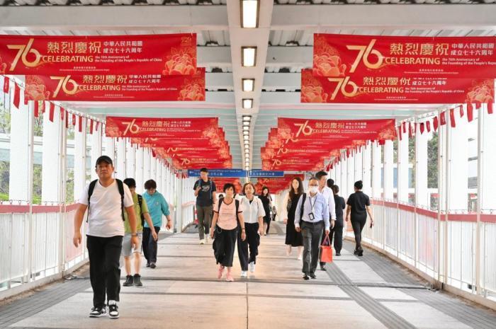 香港街頭迎國慶氣氛濃厚