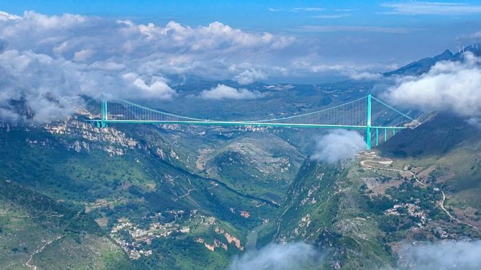 世界第一高橋貴州花江峽谷大橋建成通車(chē)
