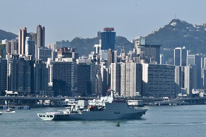 海軍戚繼光艦、沂蒙山艦抵達(dá)香港