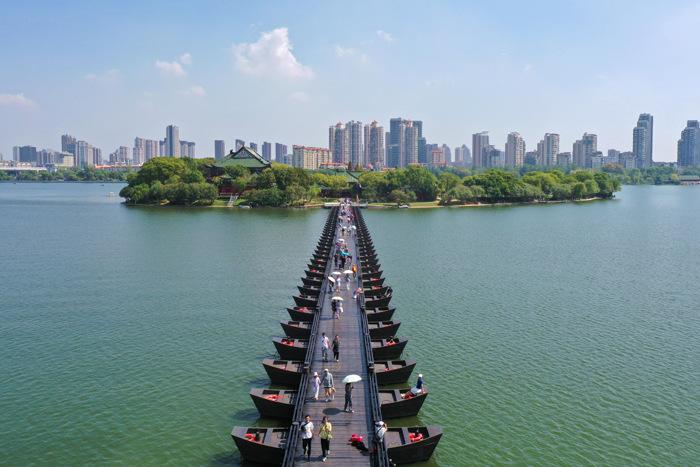 豫章書院煥新迎客 假期游客絡(luò)繹不絕