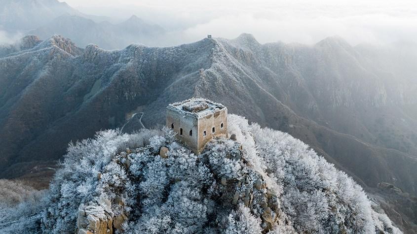 河北秦皇島：板廠(chǎng)峪長(zhǎng)城現(xiàn)霧凇美景