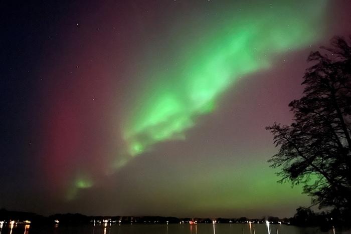 全球多地現(xiàn)絢麗極光