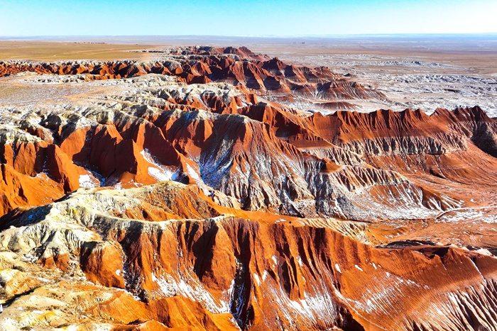 內(nèi)蒙古烏蘭察布：紅崖臺(tái)地色彩濃烈景色壯美