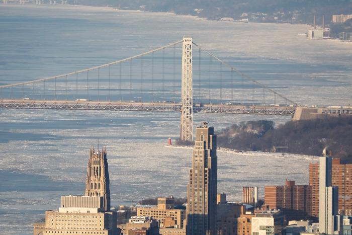 河道結(jié)冰 紐約市輪渡停航