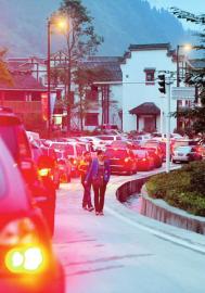 成南高速車流減半仍擁堵嚴(yán)重