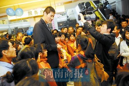 2.46����������Ҫ��Ů�����߳�1.7��(�D)