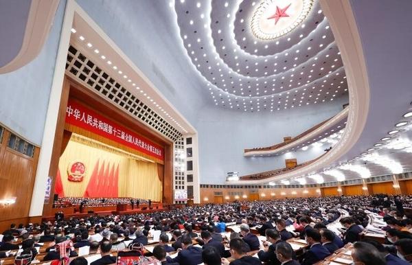 “兩高”報(bào)告談懲治網(wǎng)絡(luò)犯罪：規(guī)范直播帶貨，從嚴(yán)追訴誹謗