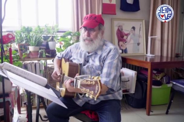 自彈自唱，我把中國唱給你聽