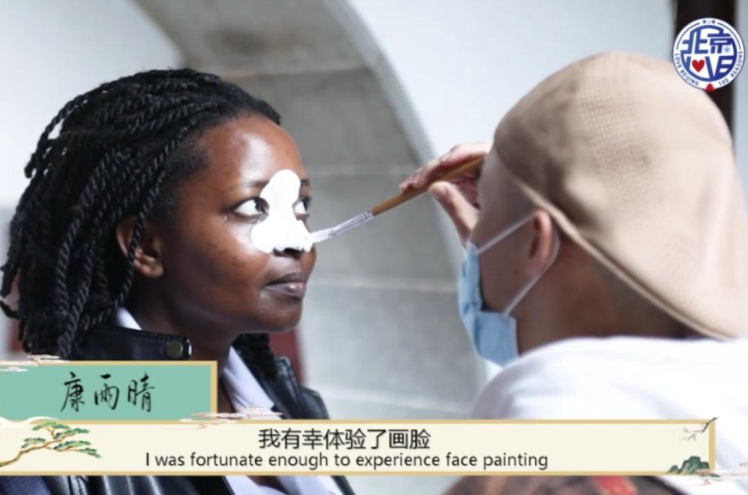 留學(xué)生游園賞戲，品京劇魅力