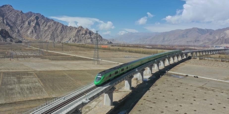 中國速度，讓奇跡不斷發(fā)生<p>有一種速度叫中國速度，有一種效率是中國效率。這十年，中國速度一次次驚艷世界。<p>