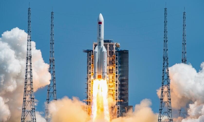 十年鏗鏘步，中國新坐標<p>以非凡十年的奮進征程為縱軸，以時代先鋒的擔當作為為橫軸，立于新時代中國的現(xiàn)實原點，來路星光燦燦，今朝群英堂堂。<p>