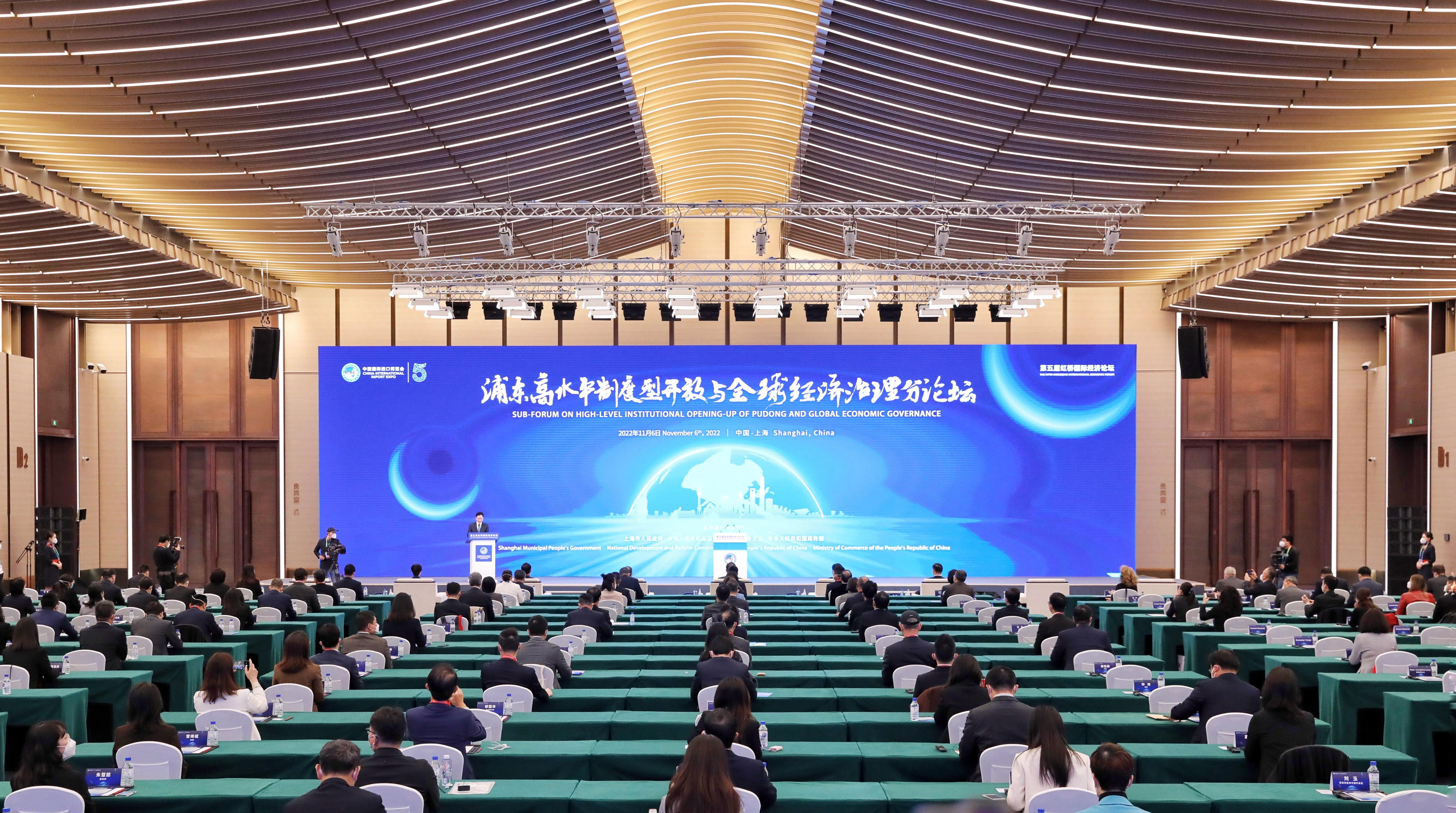 <h2>全球市場主體“解碼”浦東引力</h2><p>作為中國改革開放的一面旗幟，浦東始終挺立在對外開放的最前沿。對于全球的市場主體而言，浦東有著非同一般的引力。</p>