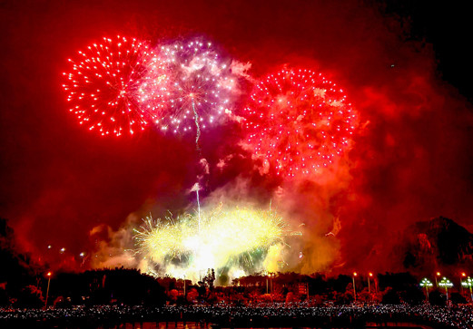 桂林元宵節(jié)音樂(lè)煙花秀七彩鬧元宵