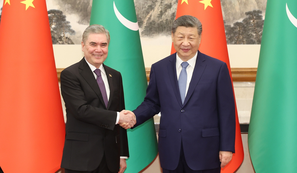 習(xí)近平會(huì)見土庫曼斯坦民族領(lǐng)袖、人民委員會(huì)主席別爾德穆哈梅多夫