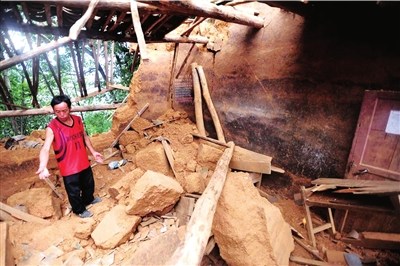 云南彝良災(zāi)區(qū)長期貧困:部分兒童沒吃過方便面