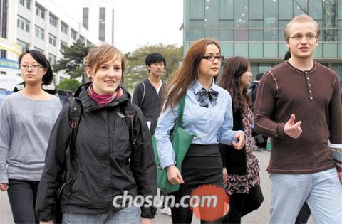 韓國積極吸引移民教育醫(yī)療體系阻礙高級(jí)人才來韓