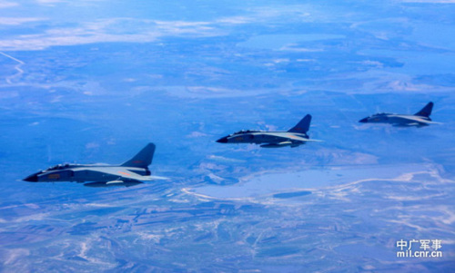中國飛豹戰(zhàn)機(jī)轟炸能力超轟-6航程近4000公里(圖)
