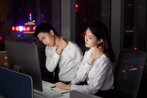 久坐傷身！中醫(yī)教你三組動(dòng)作緩解肩頸疲勞
