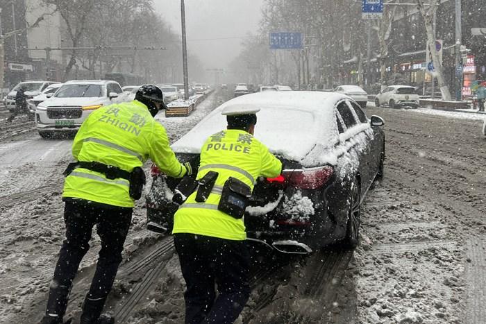 積雪深度超15厘米！濟(jì)南發(fā)布暴雪紅色預(yù)警