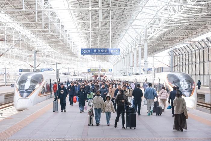 春節(jié)假期最后一天 全國鐵路迎返程客流高峰